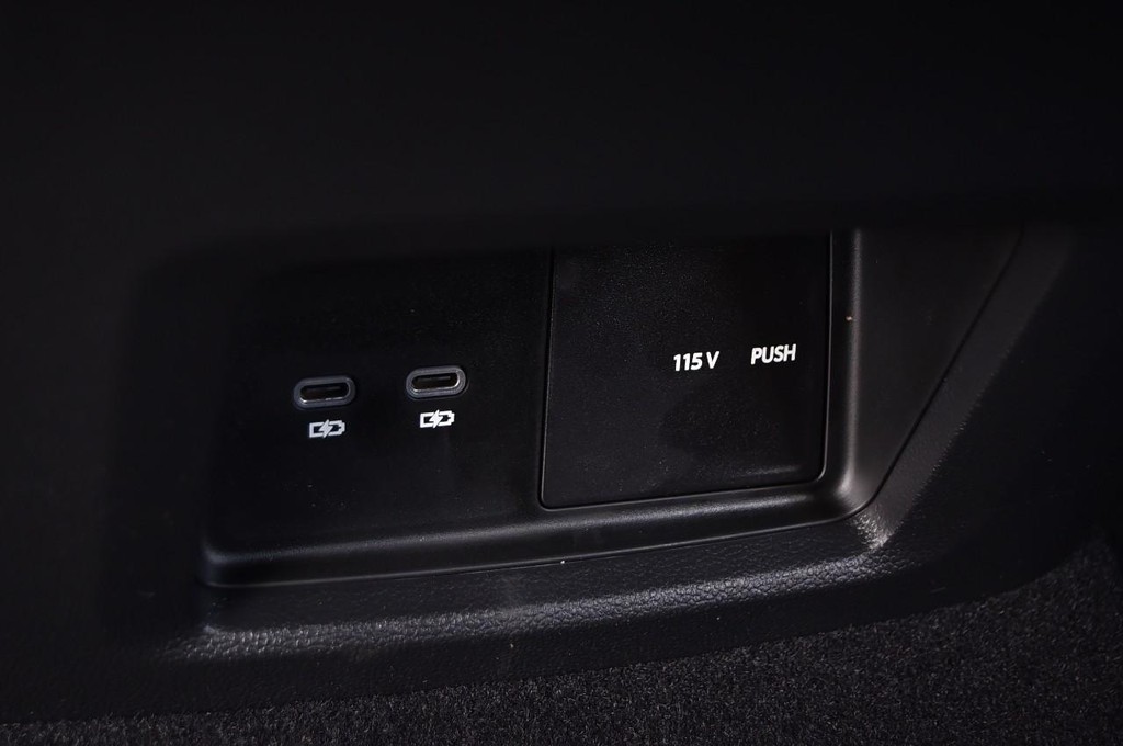 Volkswagen Atlas Cross Sport Vehicle Full-screen Gallery Image 24