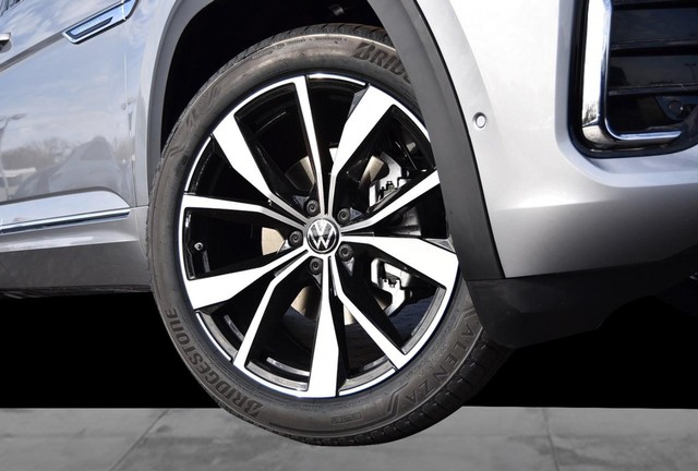 Volkswagen Atlas Cross Sport Vehicle Image 03