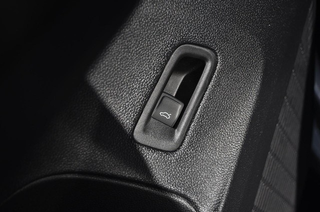 Volkswagen Atlas Cross Sport Vehicle Image 09