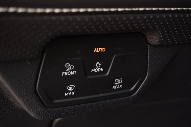 Volkswagen Atlas Cross Sport Vehicle Image 11