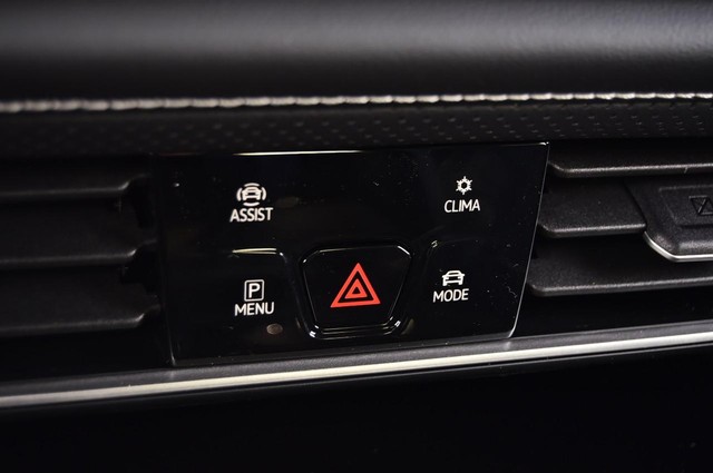 Volkswagen Atlas Cross Sport Vehicle Image 15