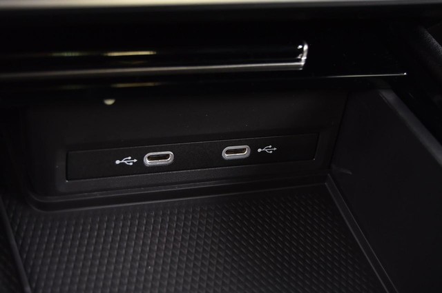 Volkswagen Atlas Cross Sport Vehicle Image 16