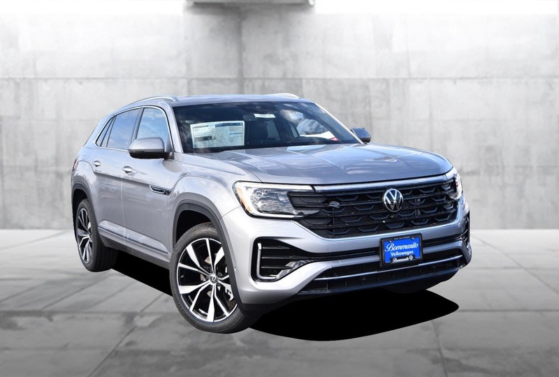 Volkswagen Atlas Cross Sport Vehicle Full-screen Gallery Image 2