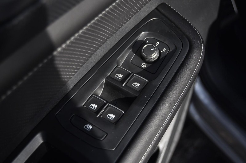 Volkswagen Atlas Cross Sport Vehicle Full-screen Gallery Image 8