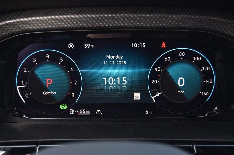 Volkswagen Atlas Cross Sport Vehicle Full-screen Gallery Image 12