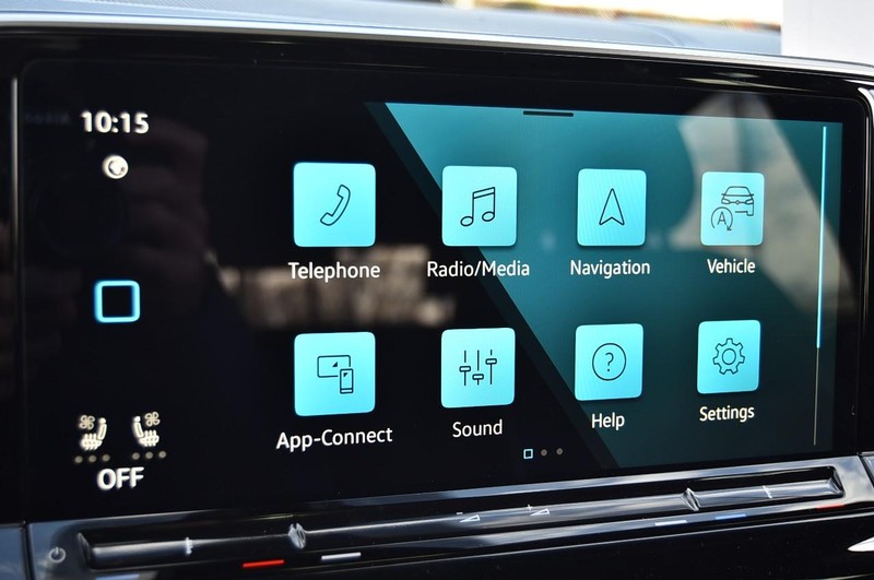 Volkswagen Atlas Cross Sport Vehicle Full-screen Gallery Image 14