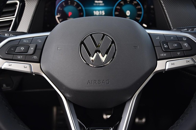 Volkswagen Atlas Cross Sport Vehicle Full-screen Gallery Image 18