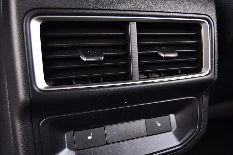 Volkswagen Atlas Cross Sport Vehicle Full-screen Gallery Image 23