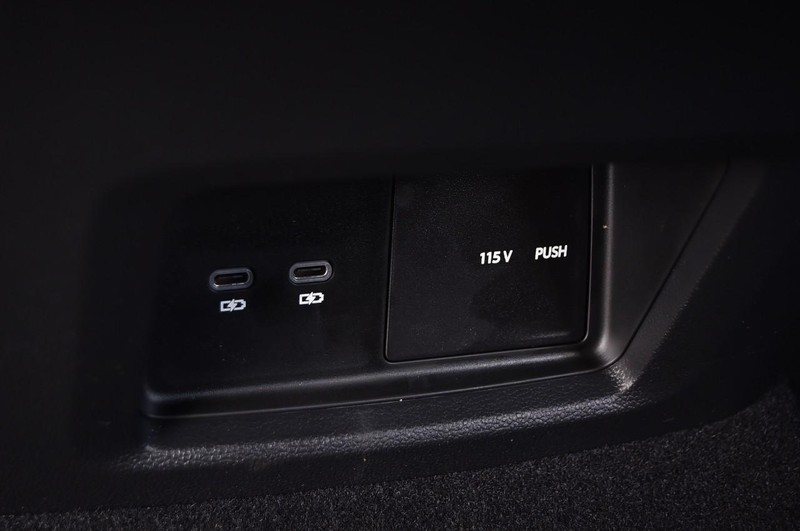 Volkswagen Atlas Cross Sport Vehicle Full-screen Gallery Image 24