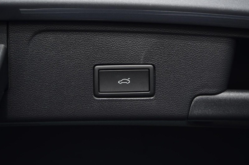 Volkswagen Atlas Cross Sport Vehicle Full-screen Gallery Image 26