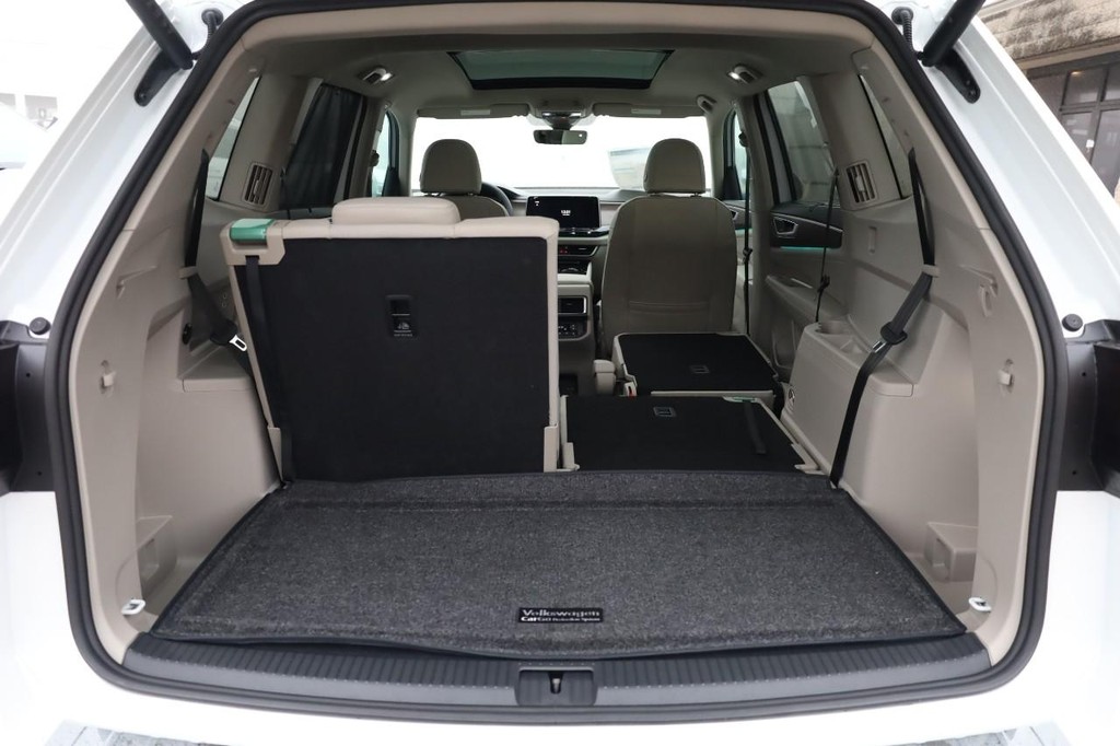 Volkswagen Atlas Vehicle Full-screen Gallery Image 8