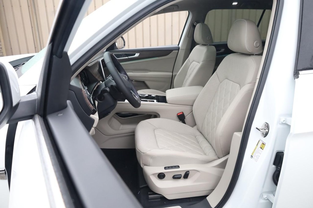 Volkswagen Atlas Vehicle Full-screen Gallery Image 10