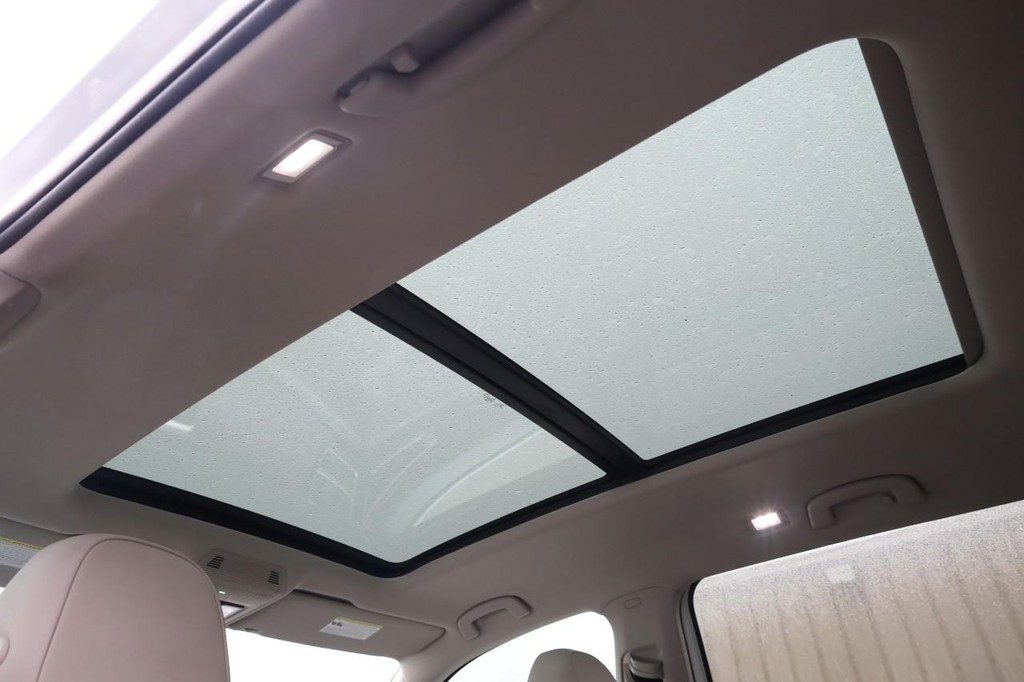 Volkswagen Atlas Vehicle Full-screen Gallery Image 12