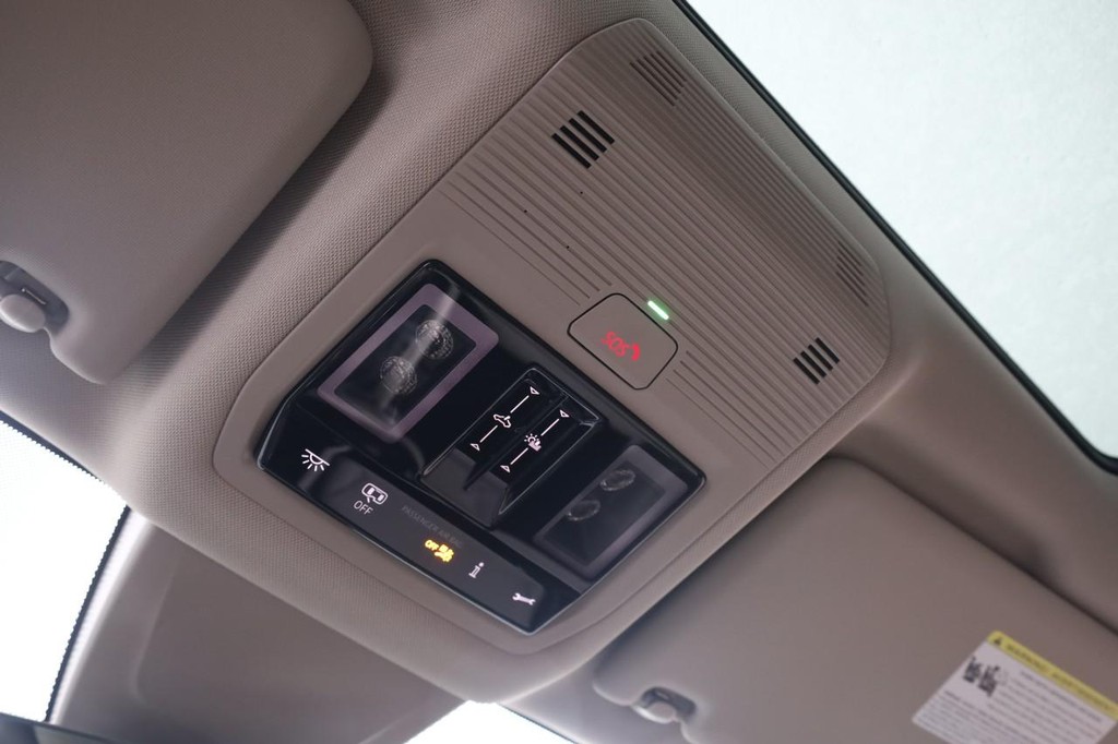 Volkswagen Atlas Vehicle Full-screen Gallery Image 22