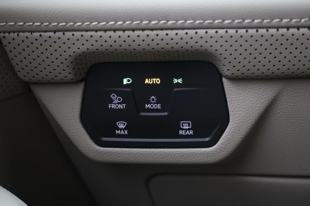 Volkswagen Atlas Vehicle Full-screen Gallery Image 24