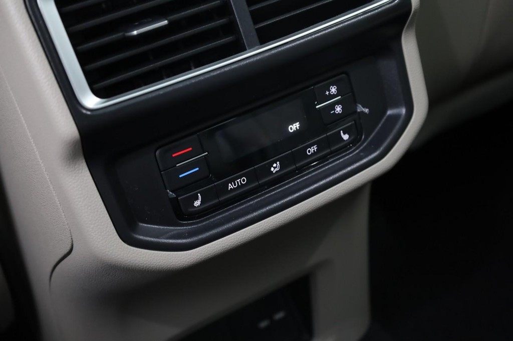 Volkswagen Atlas Vehicle Full-screen Gallery Image 26