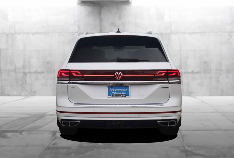 Volkswagen Atlas Vehicle Full-screen Gallery Image 6