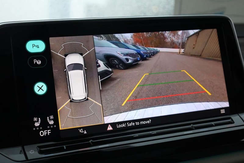 Volkswagen Atlas Vehicle Full-screen Gallery Image 18