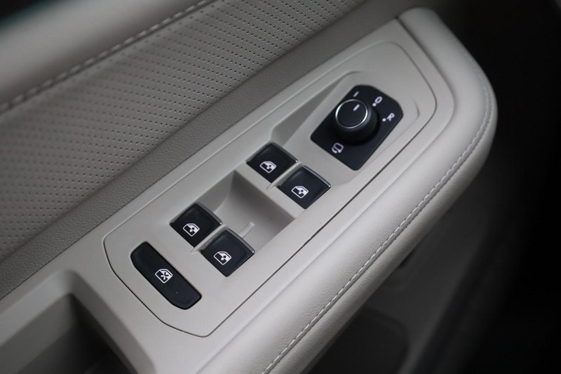 Volkswagen Atlas Vehicle Full-screen Gallery Image 23