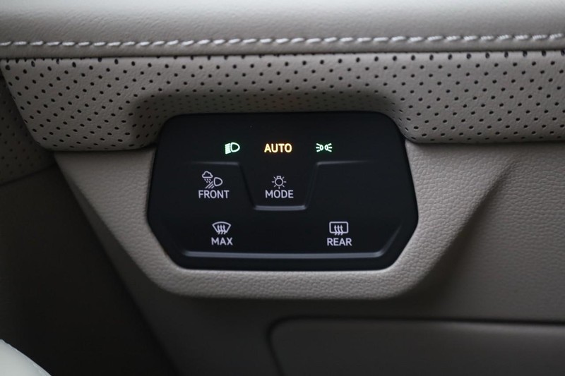 Volkswagen Atlas Vehicle Full-screen Gallery Image 24