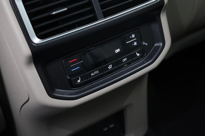 Volkswagen Atlas Vehicle Full-screen Gallery Image 26