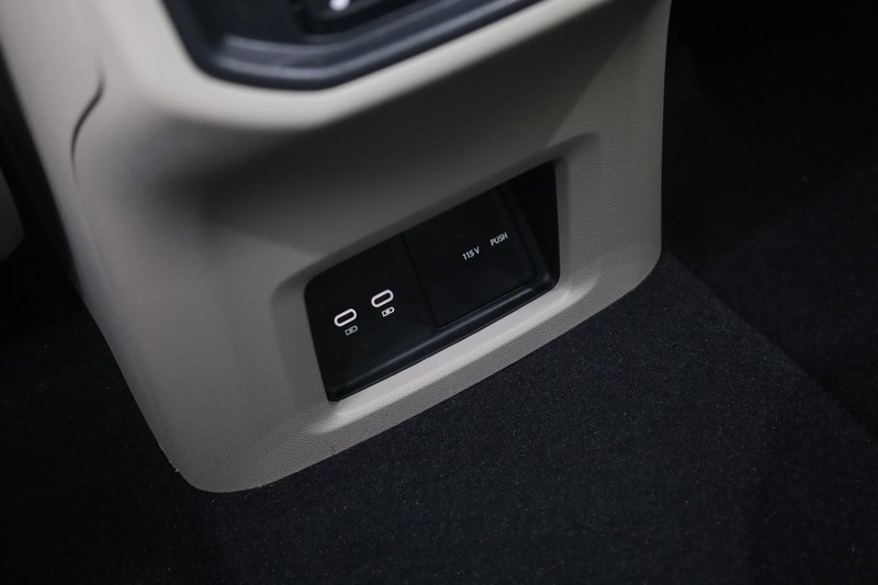 Volkswagen Atlas Vehicle Full-screen Gallery Image 27