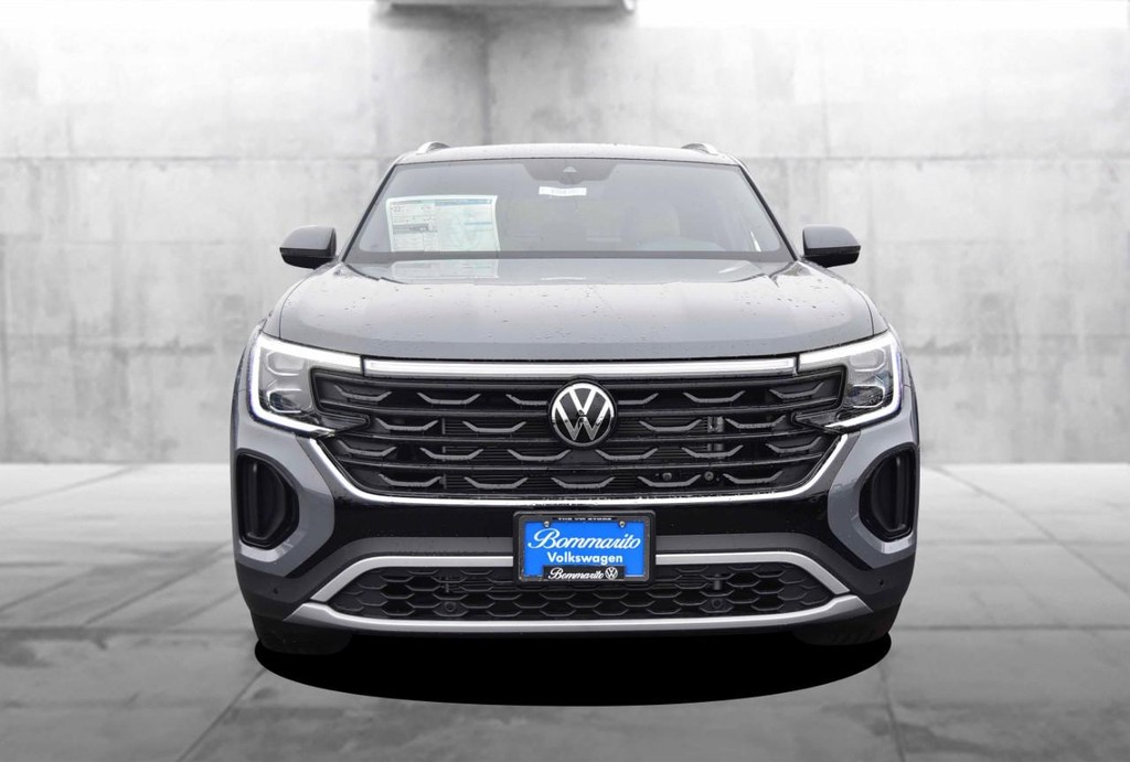 Volkswagen Atlas Cross Sport Vehicle Full-screen Gallery Image 4