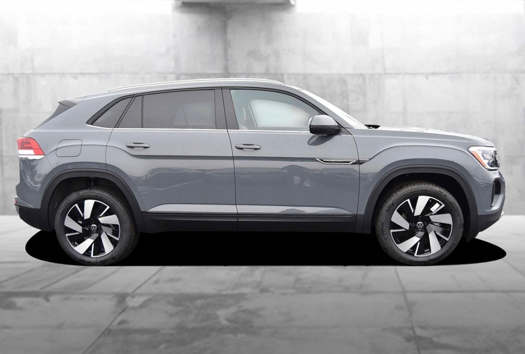 Volkswagen Atlas Cross Sport Vehicle Full-screen Gallery Image 5