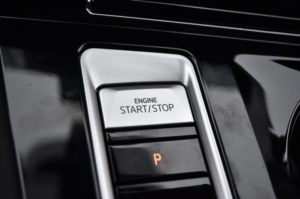 Volkswagen Atlas Cross Sport Vehicle Full-screen Gallery Image 17