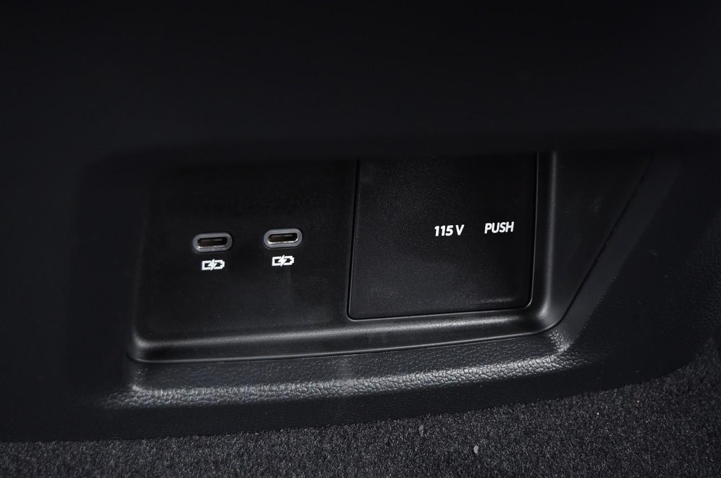 Volkswagen Atlas Cross Sport Vehicle Full-screen Gallery Image 24