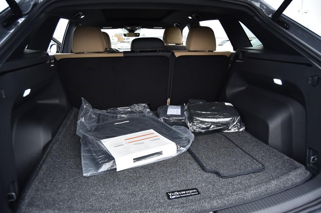 Volkswagen Atlas Cross Sport Vehicle Full-screen Gallery Image 25