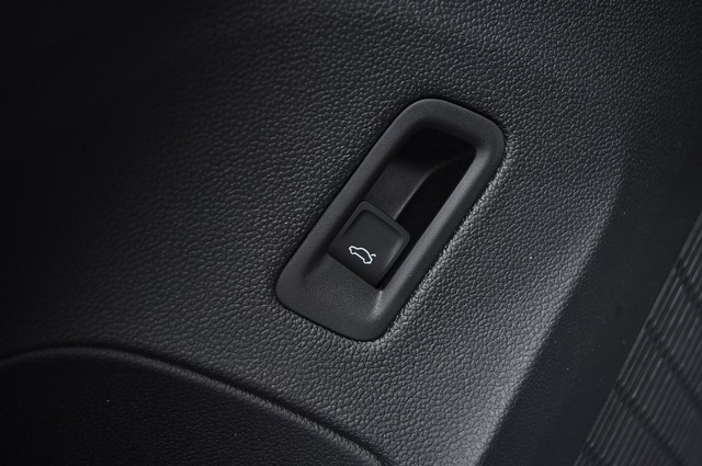 Volkswagen Atlas Cross Sport Vehicle Image 09