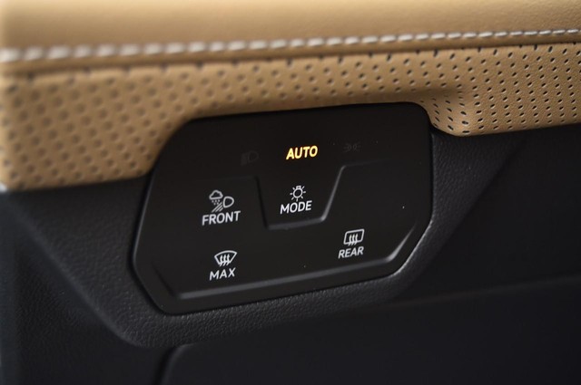 Volkswagen Atlas Cross Sport Vehicle Image 11