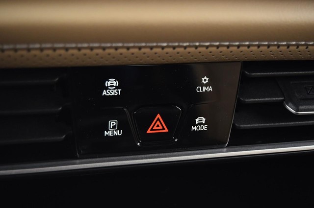 Volkswagen Atlas Cross Sport Vehicle Image 15