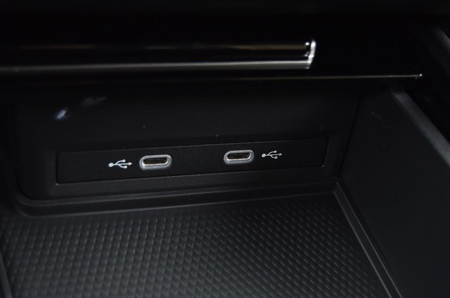 Volkswagen Atlas Cross Sport Vehicle Image 16