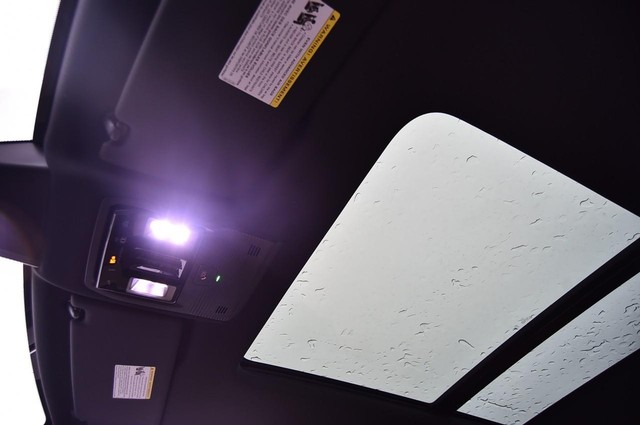 Volkswagen Atlas Cross Sport Vehicle Image 21