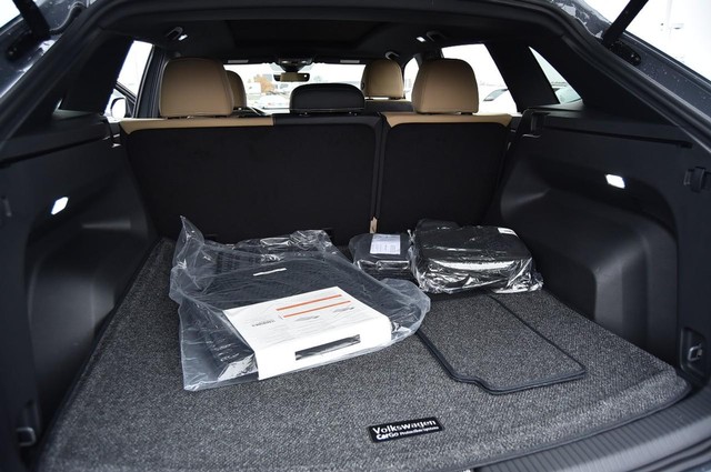 Volkswagen Atlas Cross Sport Vehicle Image 25