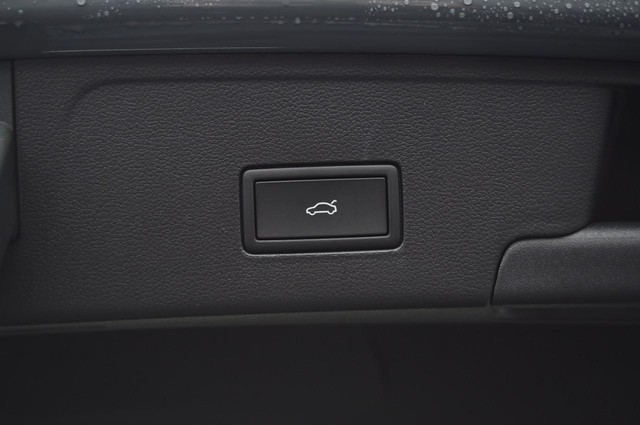 Volkswagen Atlas Cross Sport Vehicle Image 26