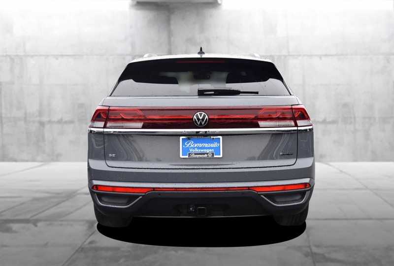 Volkswagen Atlas Cross Sport Vehicle Full-screen Gallery Image 6