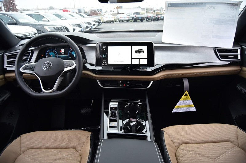 Volkswagen Atlas Cross Sport Vehicle Full-screen Gallery Image 7