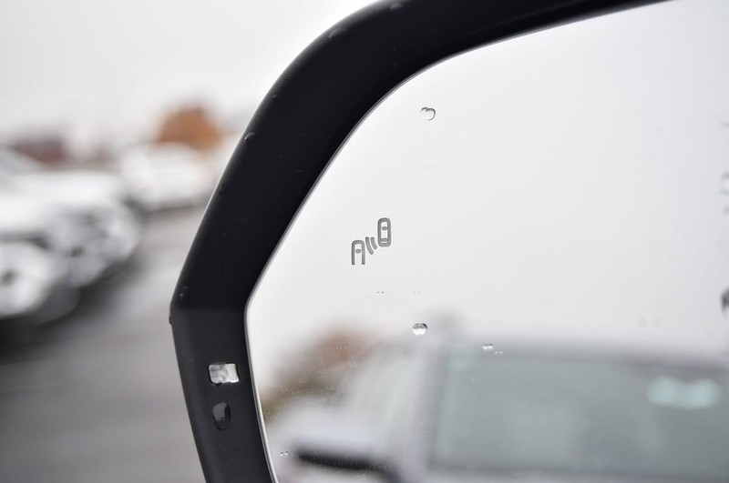 Volkswagen Atlas Cross Sport Vehicle Full-screen Gallery Image 10