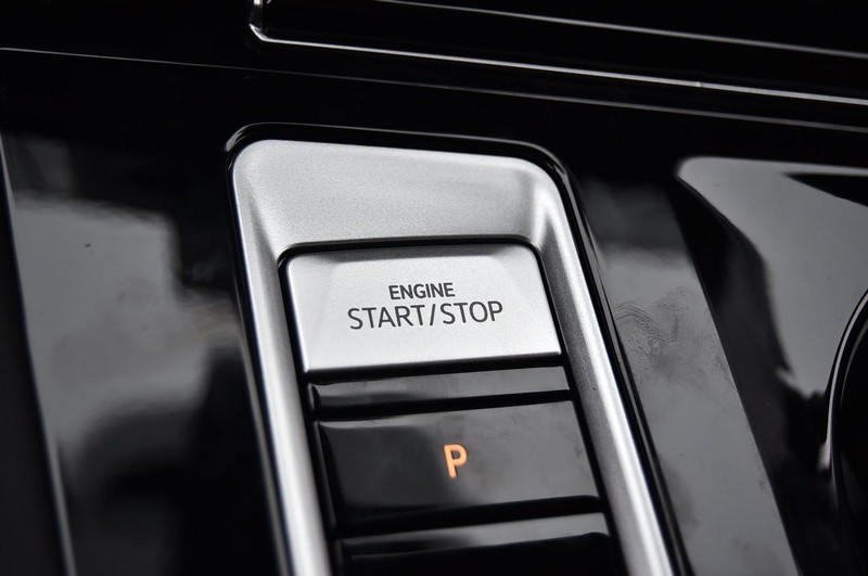 Volkswagen Atlas Cross Sport Vehicle Full-screen Gallery Image 17