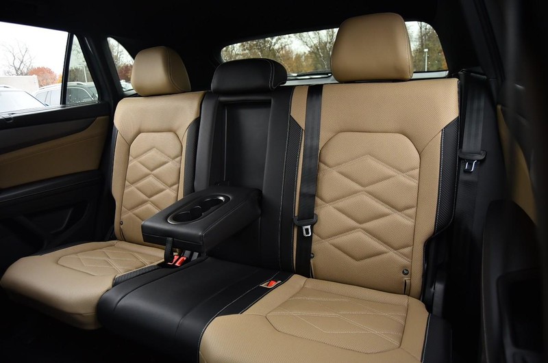 Volkswagen Atlas Cross Sport Vehicle Full-screen Gallery Image 22