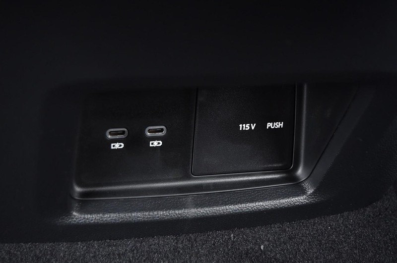 Volkswagen Atlas Cross Sport Vehicle Full-screen Gallery Image 24