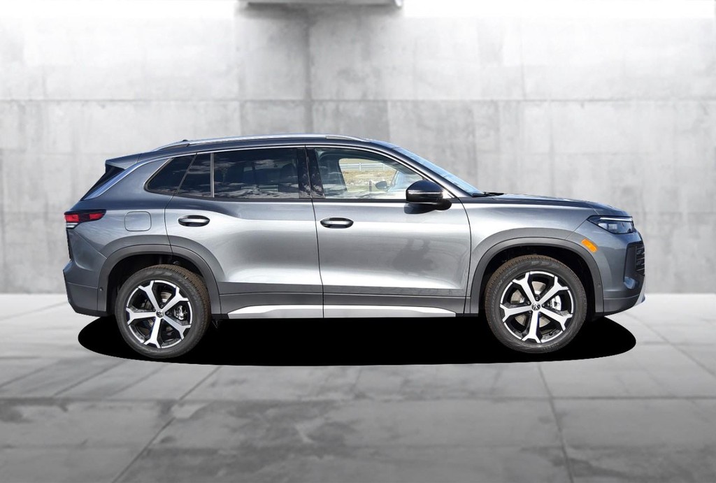 Volkswagen Tiguan Vehicle Full-screen Gallery Image 5