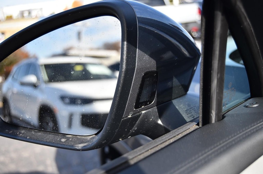 Volkswagen Tiguan Vehicle Full-screen Gallery Image 10