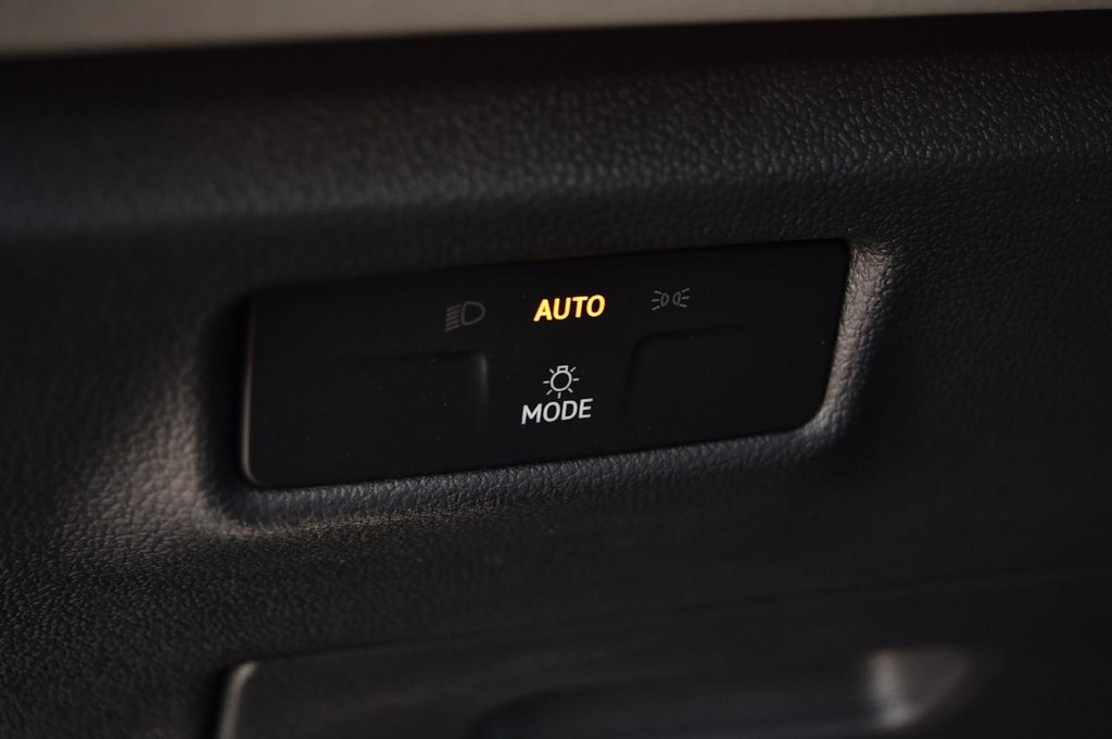 Volkswagen Tiguan Vehicle Full-screen Gallery Image 11