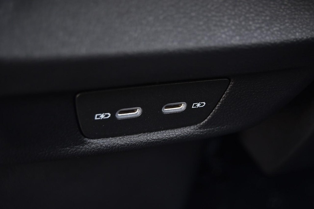 Volkswagen Tiguan Vehicle Full-screen Gallery Image 24