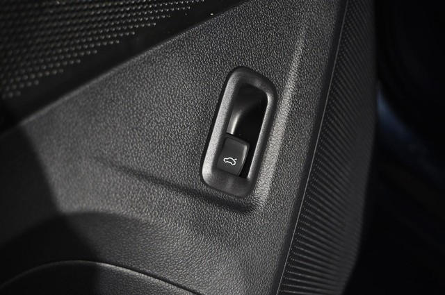 Volkswagen Tiguan Vehicle Image 09