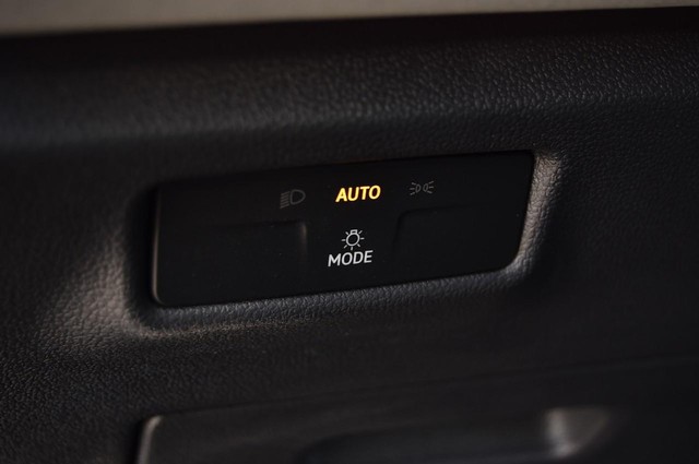 Volkswagen Tiguan Vehicle Image 11